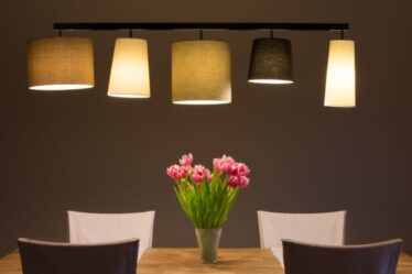 Oświetlenie nad stołem - ustawienie lampy, wysokość i moc żarówek bez tajemnic